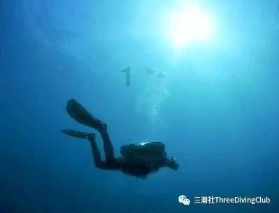 笑脸球的冒险之旅